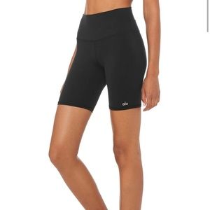 ALO High Waist Biker Shorts in Black